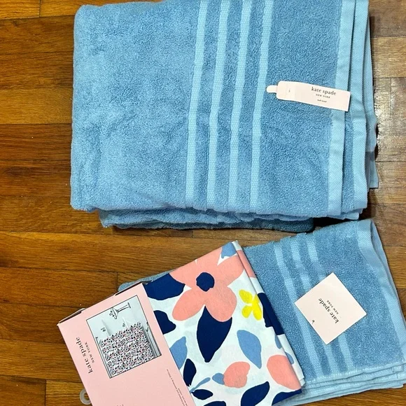 Kate Spade Woven Fabric Shower Curtain in Forest Floral Size: 72 x 72 & 4 Towels - Picture 4 of 7